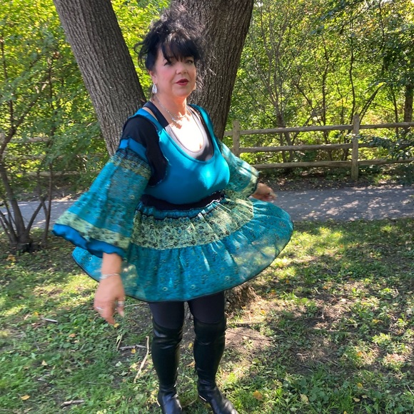 Suits a large to 2xl tunic top in blues and greens - Picture 3 of 3